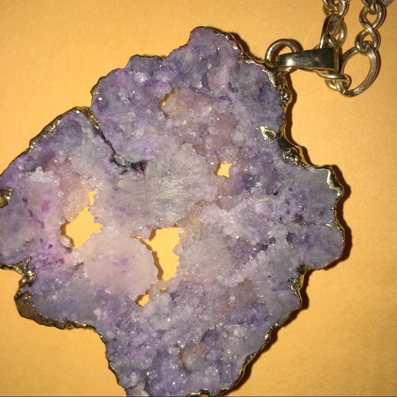 Agate stone, gold tone trim, 16” gold tone chain😍 - Picture 5 of 8